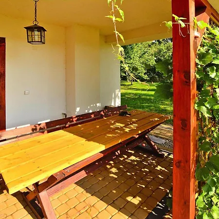 Large With A Beautiful Garden Casa de Férias Noskowo